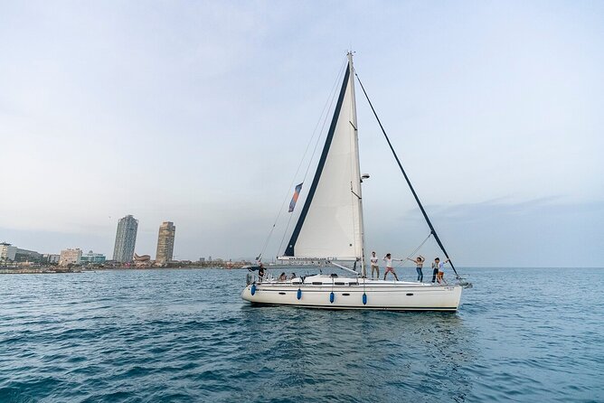 Barcelona: 1 hour sailing experience with drinks and snacks - Drinks and Snacks on Board