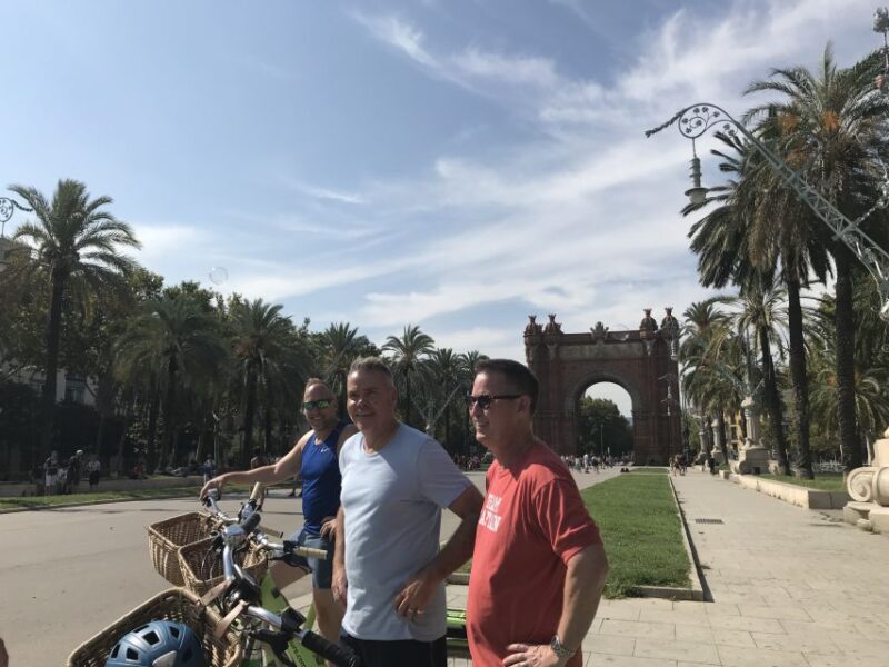 Barcelona: 2.5-Hour Bike or E-Bike Historical Tour - Tour Logistics and Group Size