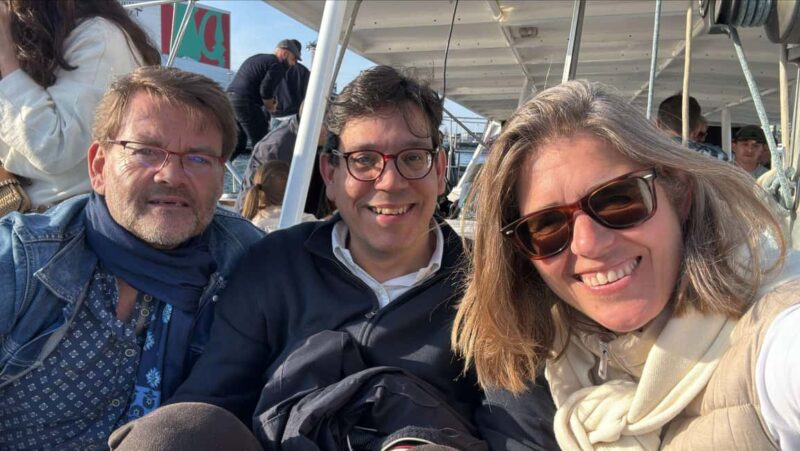 Barcelona: 2-Hour Catamaran with Cocktail and Live Music - Practical Tips for a Smooth Experience