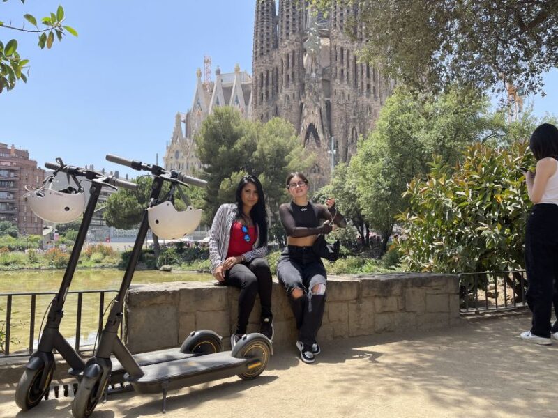 Barcelona: 2-Hour e-Scooter Tour - Discover the Iconic Arc de Triomf