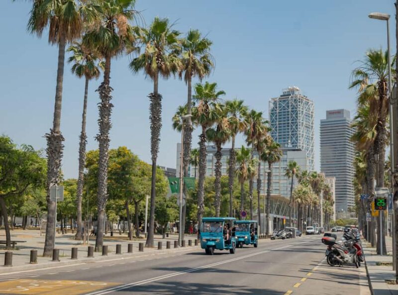 Barcelona: 2h Premium Private Tuk-Tuk Tour - Experience Barcelona with a Unique and Eco-Friendly Tuk-Tuk Tour