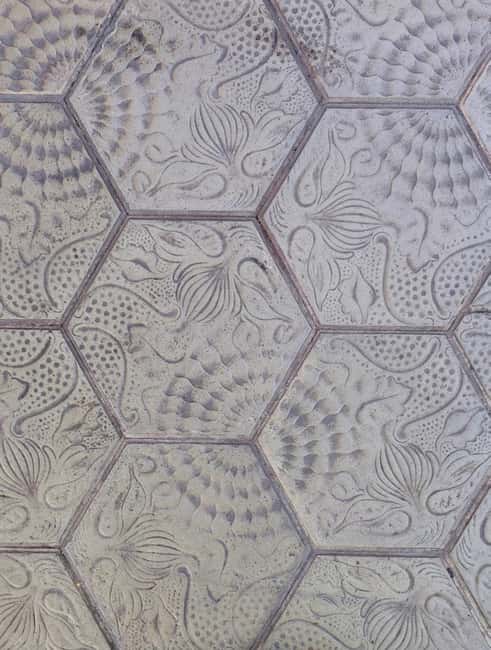 Barcelona: 3-Hour Best of the city Walking Tour & Surprise - Navigating the City with a Short Metro Ride