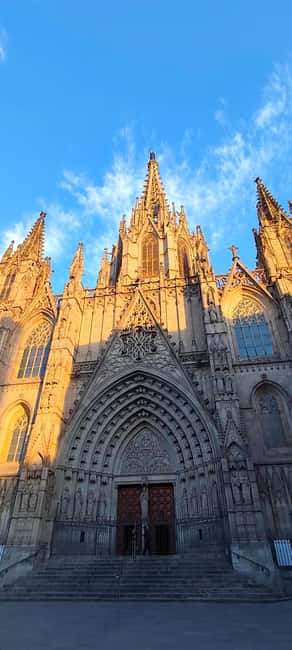 Barcelona: 3-Hour Best of the city Walking Tour & Surprise - Exploring the Gothic Quarters Medieval Charm