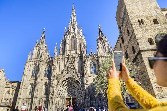 Barcelona 360 Tour: Flying, Sailing & Walking Guided Small Group - Exploring Passeig de Gràcia and Gaudí’s Masterpieces