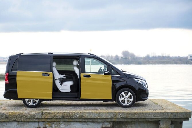 Barcelona Arrival Private Transfer From Airport to Cruise Port - Key Points