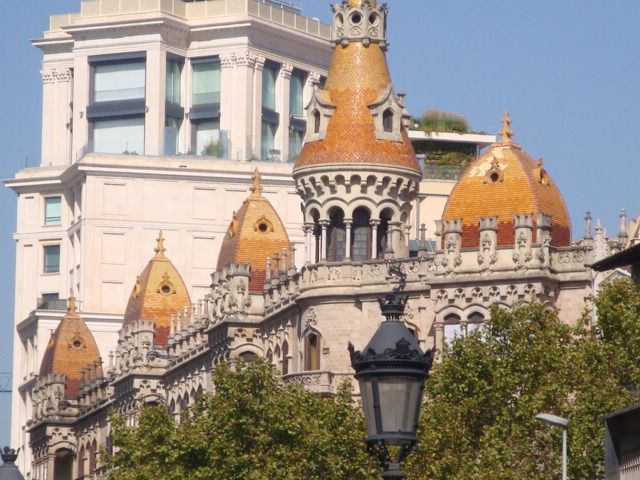 Barcelona: Art Nouveau & Gaudí Tour - The Impact of the Barcelona Worlds Fair and Other Events