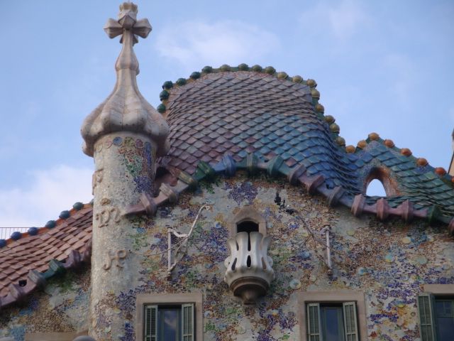Barcelona: Art Nouveau & Gaudí Tour - Practical Details and Accessibility