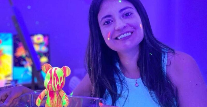 Barcelona: Bear-brick Fluorescent Painting | Wine and Art - The Artistic Process with Fluorescent Paints