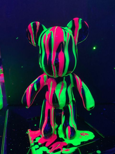 Barcelona: Bear-brick Fluorescent Painting | Wine and Art - How the Guides Enhance the Experience