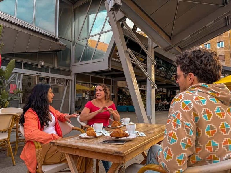 Barcelona Before the Crowds: Sunrise Bike Tour - Pedaling Under the Arc of Triumph and Beyond