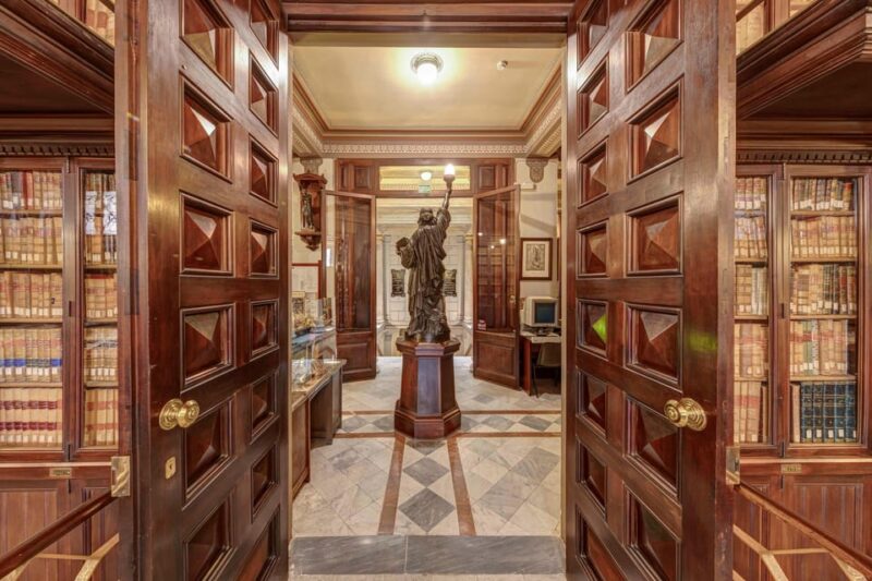 Barcelona: Biblioteca Arús Guided Tour - Explore the Historic Biblioteca Arús with an Expert Guide