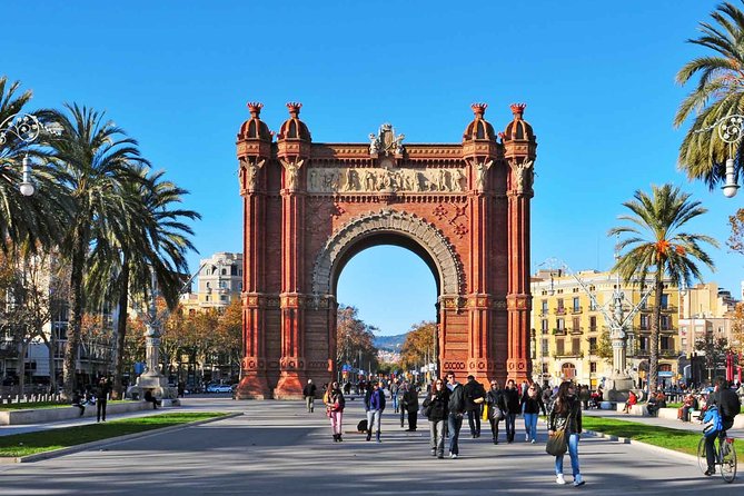 Barcelona Bike Highlights & Sagrada Familia Small Group Tour - Cycling Past Las Ramblas and City Highlights