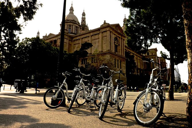 Barcelona Bike Highlights & Sagrada Familia Small Group Tour - Flexibility with Audio Guides and Independent Exploration