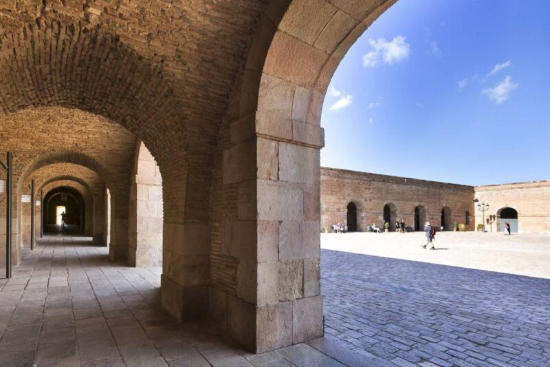 Barcelona Cable Car Sky Views, Magic Fountain & Castle Visit - Montjuïc Castle and Its Panoramic Views