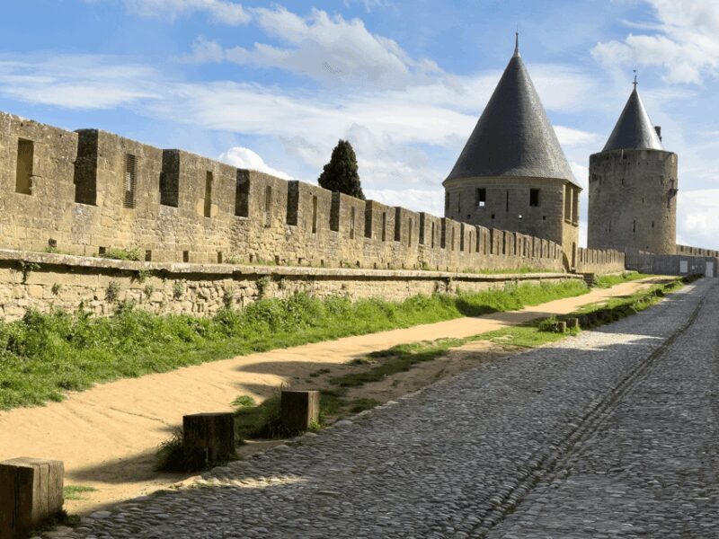 Barcelona: Carcassonne & Dali Tour - Exploring the Fortress: Ramparts, Towers, and the Basilica of Saint-Nazaire