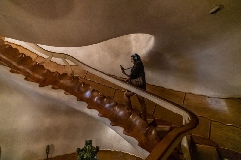 Barcelona: Casa Batlló Be The First Entry Ticket - Practical Details: Meeting Point and Accessibility