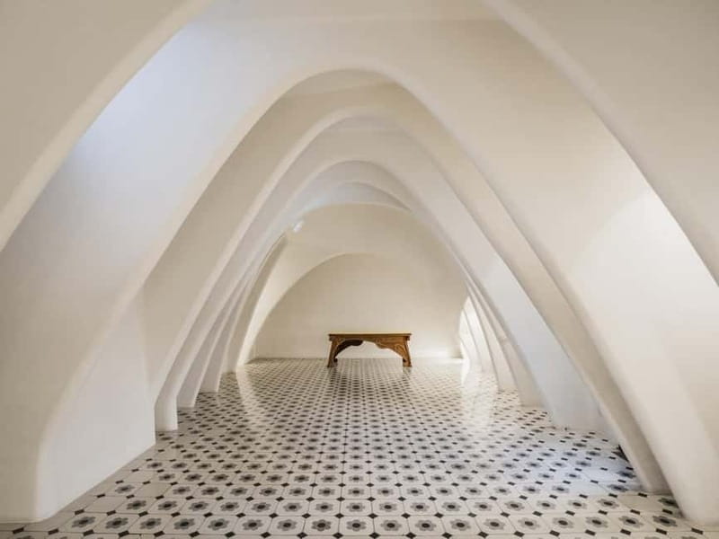 Barcelona: Casa Batlló Tour and Optional White Rabbit Museum - Access to the Gaudí Cube: A Virtual Journey