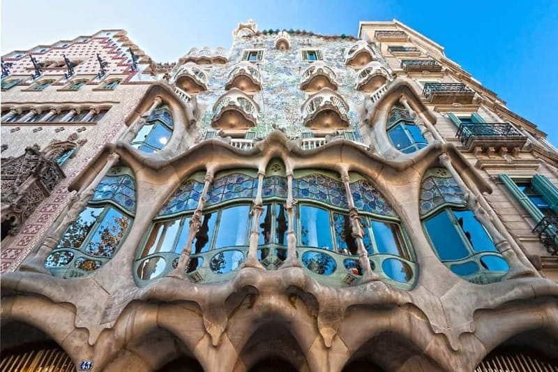 Barcelona: Casa Batlló Tour and Optional White Rabbit Museum - Visitor Experience: Highlights and Caveats