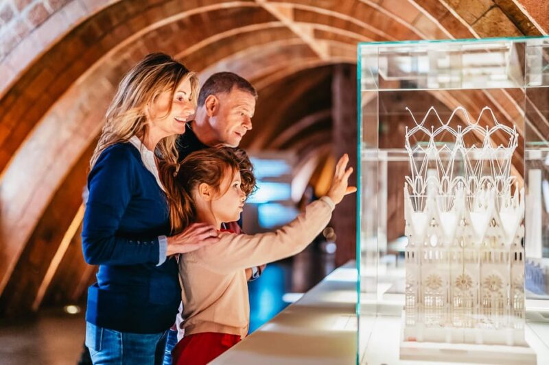 Barcelona: Casa Milà Early-Morning Access Guided Tour - Inside the Modernist Apartments and Patios