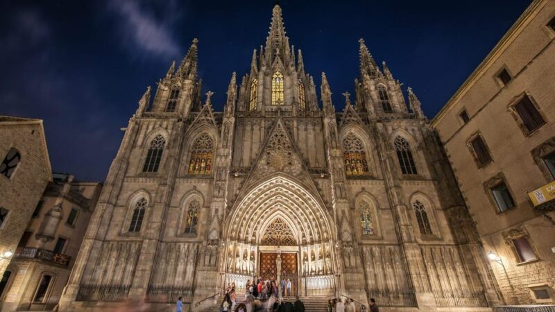 Barcelona Cathedral: Exclusive walking tour & entry tickets. - Exploring the Cathedral Neighborhood and Surroundings