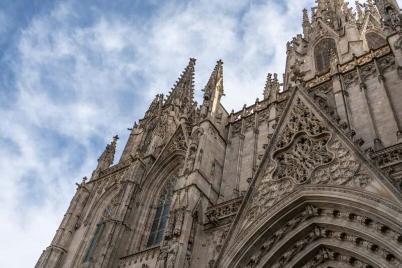 Barcelona: Cathedral of Barcelona Guided Tour - The Cloister and Its White Geese: Symbolic and Serene