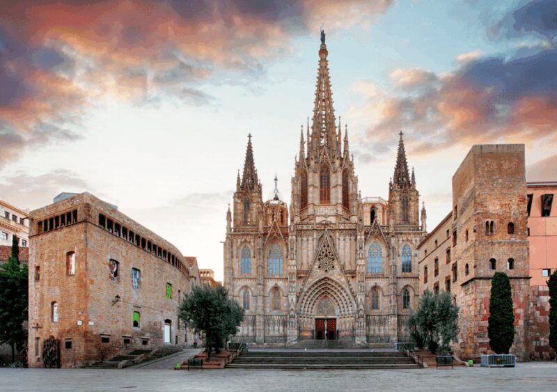 Barcelona Cathedral: Ticket, Guided Tour and VR Experience - Explore Barcelonas Gothic Masterpiece with a Guided Tour and VR Experience
