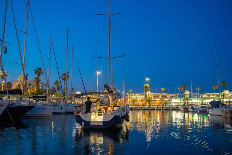 Barcelona: Cena Romántica y noche en camarote en velero - The Experience Provider and Customer Service
