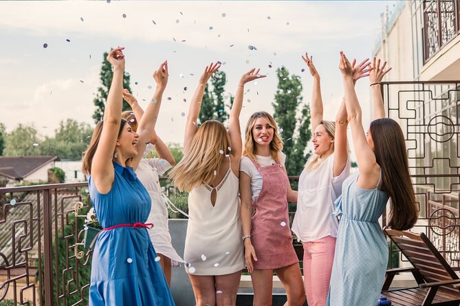 Barcelona Challenges EVG EVJF City Challenge team - From the Starting Point at Plaça de Garriga i Bachs