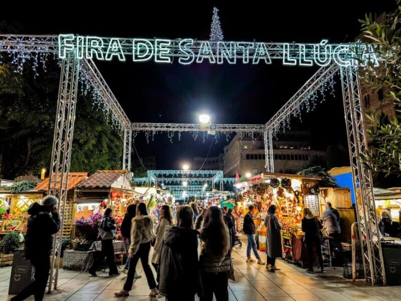 Barcelona: Christmas Lights and Hidden Streets Walking Tour - Discovering Hidden Corners of the Old City