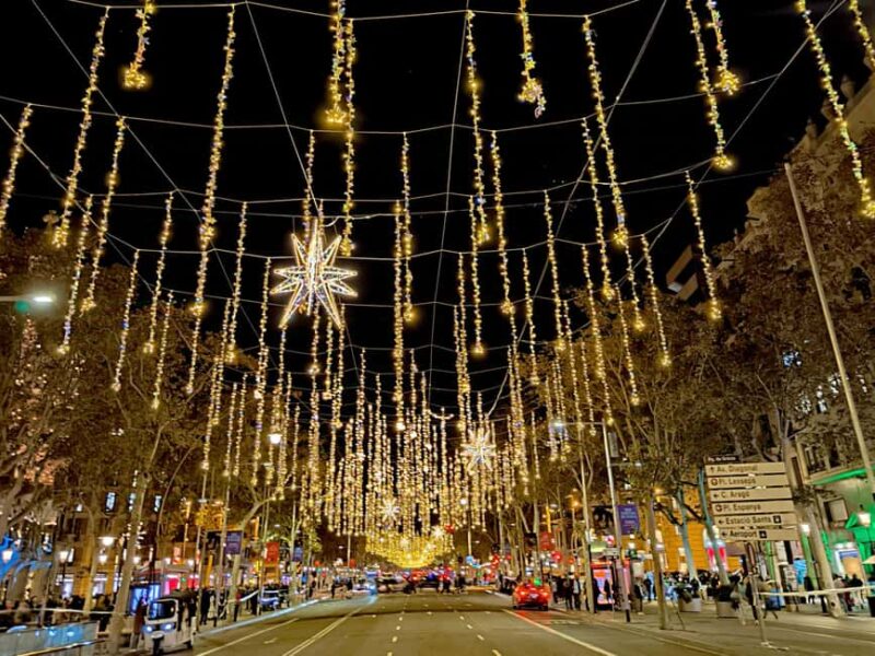 Barcelona: Christmas Lights and Hidden Streets Walking Tour - Extended Tour: From the Old Town to Casa Batlló