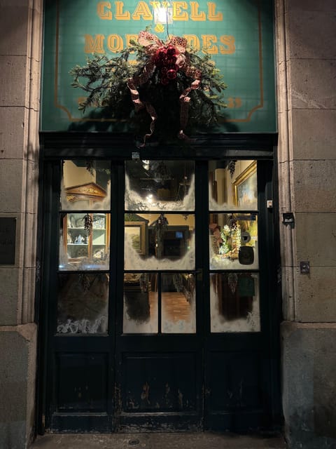 Barcelona: Christmas Lights and Markets Bike Tour - Practical Details: Group Size, Accessibility, and Tips