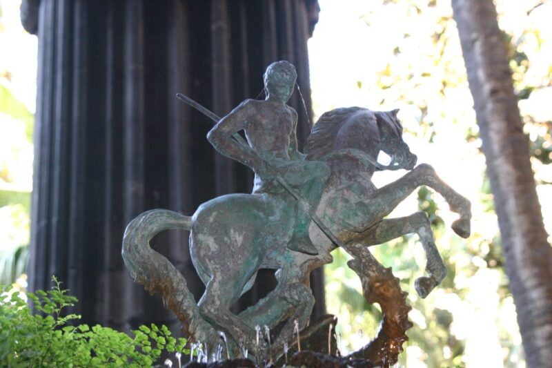 Barcelona: Christmas Walking Tour with Cathedral Tickets - Exploring the Gothic Quarter and Its Festive Charm