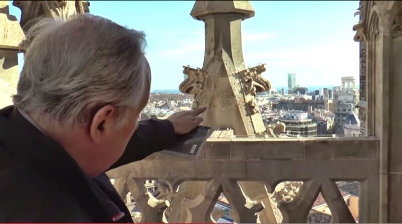 Barcelona: Christmas Walking Tour with Cathedral Tickets - Logistics: Meeting Point, Group Size, and Accessibility