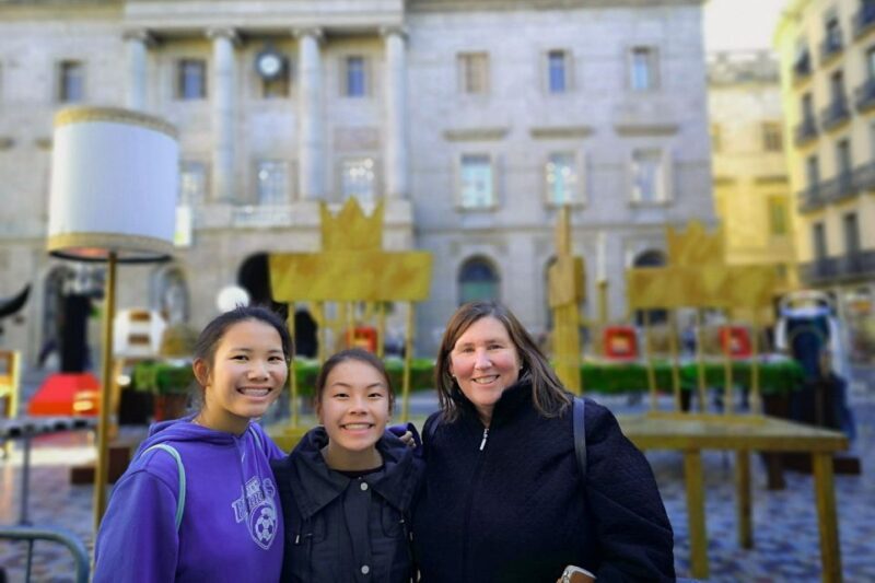 Barcelona: Churros, Hot Chocolate, and Games Family Tour - Santa Maria del Mar and Medieval Ruins