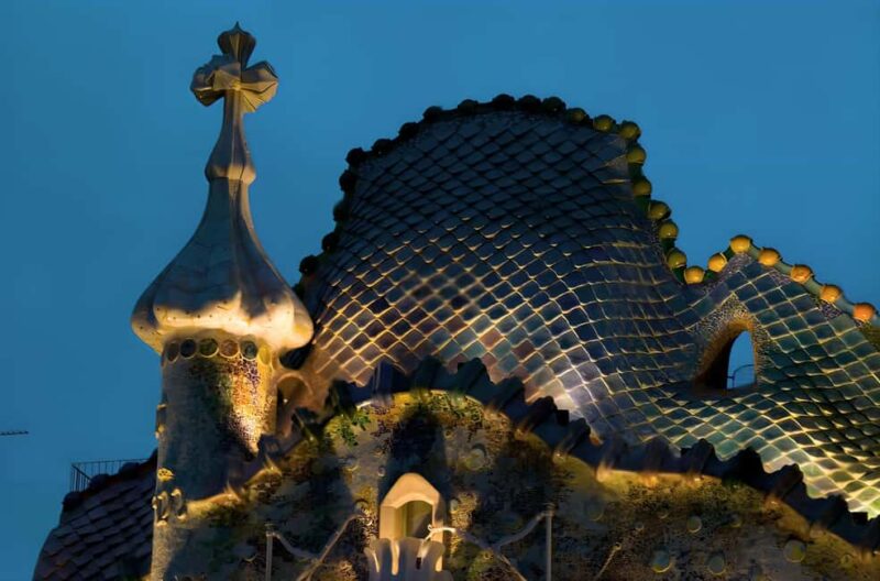 Barcelona: City Highlights Evening Walking Tour - Key Points