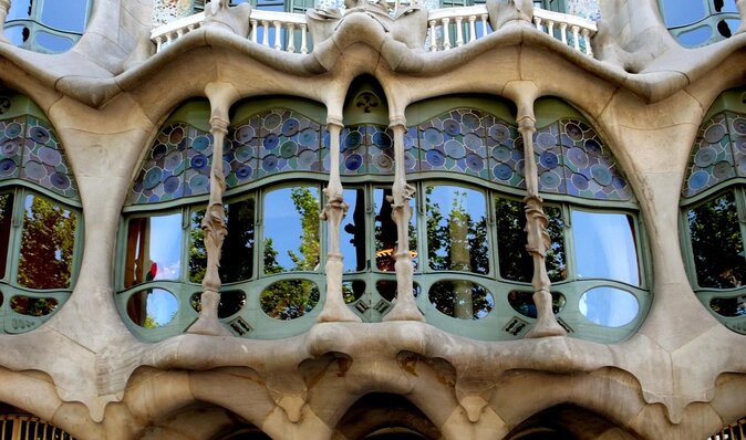 Barcelona City Private Tour 4 hours (From 2 to 16 passengers) - Key Points