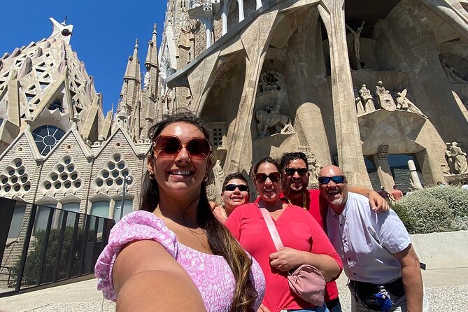 Barcelona City Tour: Gothic Pedrera, Sagrada Familia & Park Güell - Visiting Park Güell’s Colorful Mosaics and Views