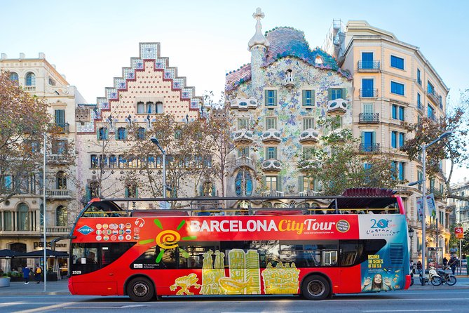 Barcelona City Tour Hop-On Hop-Off and Aquarium - Exploring the Highlights of the West Route