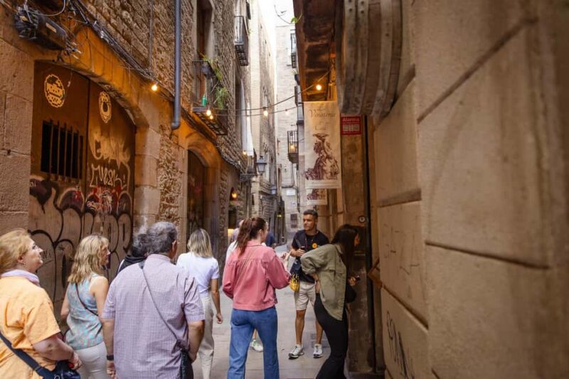 Barcelona: City Walking Tour with a Local Guide - The Role of the Guide in Bringing Barcelona to Life