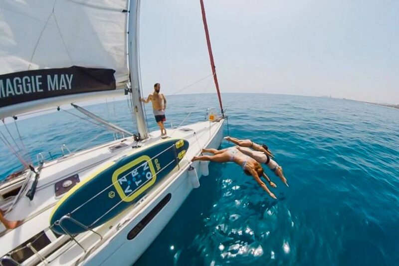 Barcelona: Coastline Boat Trip with Snacks and Cava - Enjoy the Stunning Views of Barcelona from the Sea