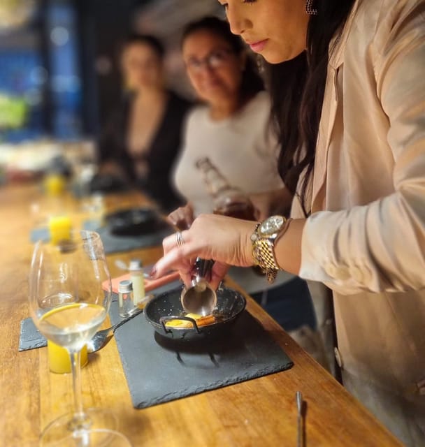 Barcelona: Cocktail Class Workshop - Make Shake Cook & Paint - Making, Shaking, Cooking & Painting in UV Light