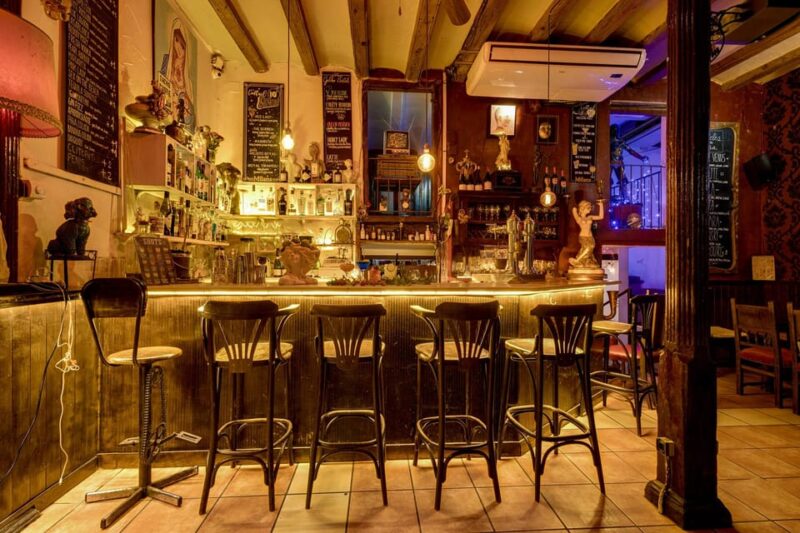 Barcelona: Cocktail Making Class with Tapas - Master the Art of Cocktail Making in Barcelona’s Gothic Quarter