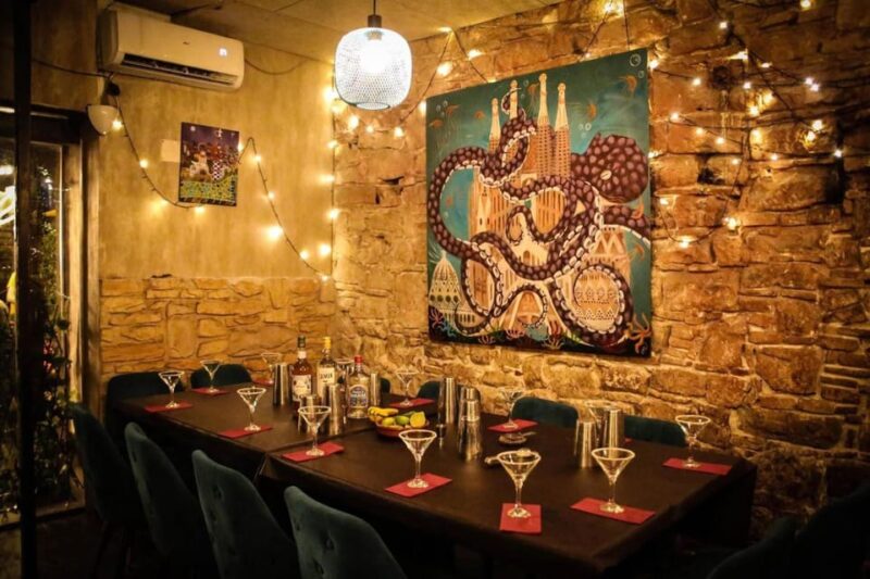 Barcelona: Cocktail Master Class by Mixologist with Tapas - Key Points