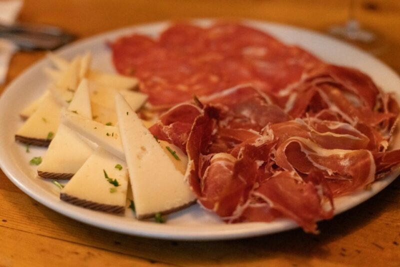 Barcelona: Cocktail Master Class by Mixologist with Tapas - Accessibility and Practical Information