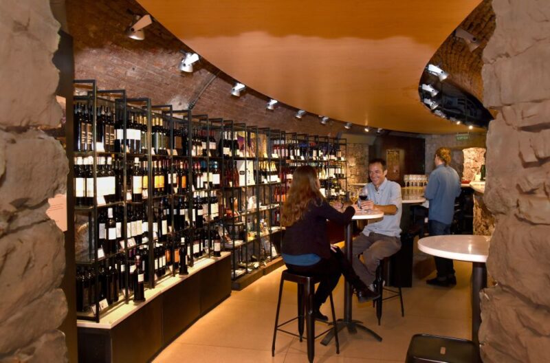 Barcelona: Columbus Monument - Key Points