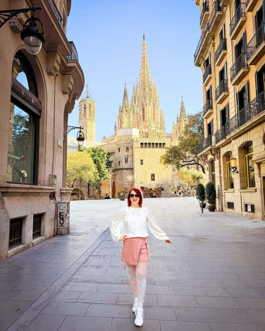 Barcelona: Creative Photo Tour of the City's Artistic Corners - Explore Barcelona’s Iconic Spots with a Professional Photographer