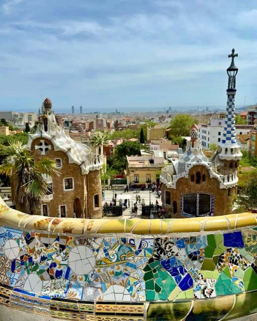 Barcelona: Creative Photo Tour of the City's Artistic Corners - The Guide: A Skilled Photographer and Friendly Companion