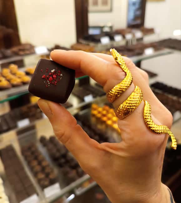 Barcelona: Delicious Chocolate walking tour - Tasting at Nine Unique Chocolate Spots