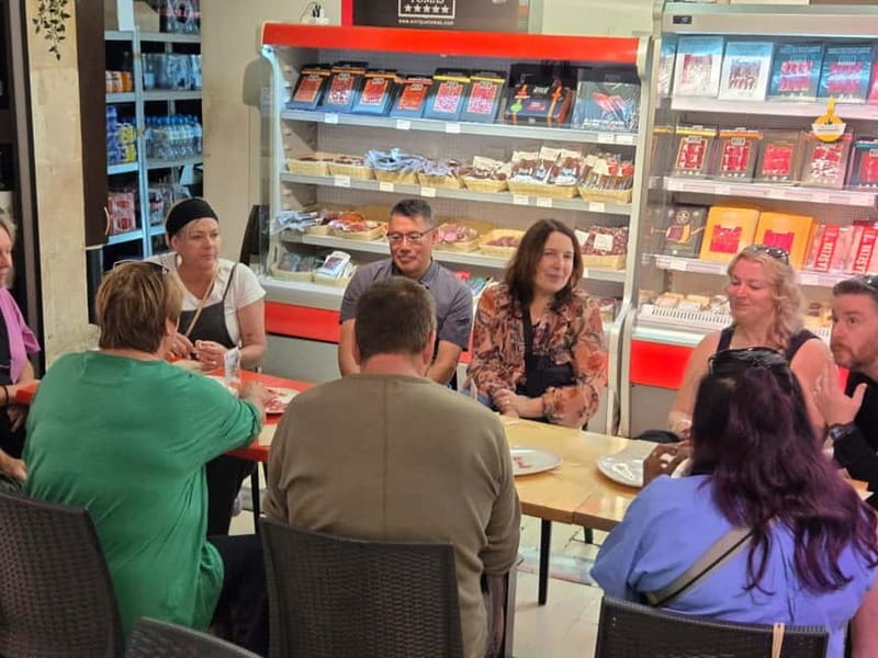 Barcelona: Delicious Food Tour and City Center Sightseeing - Logistics and Practical Tips