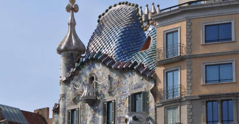 Barcelona: Discover Gaudi Architectural Guided Tour - Key Points